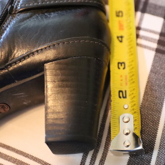 Clarks Artisan Black Zip Side Heeled Ankle Boot  Leather Upper Size 7M - Picture 5 of 13